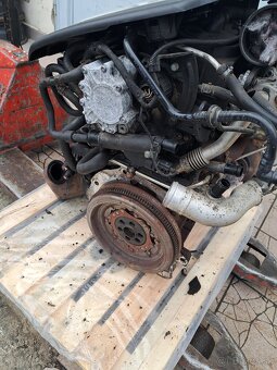 Motor BKD VW Touran 2.0TDI 103kW - 5