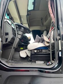 Snížená konzole sedačky - podsedák Volvo FH - 5