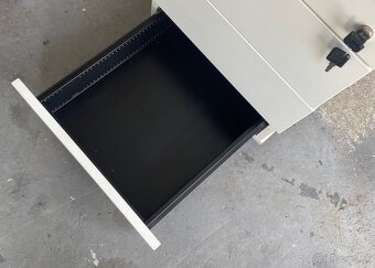 Skrinky/kontajnery Hermann Miller na kolieskach - 5