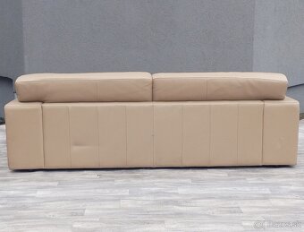 Pohovka béžová. - 5