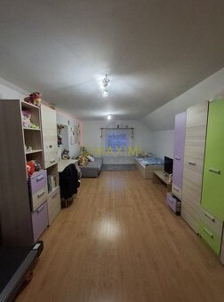 Veľkopriestorový dvojgeneračný 6 izbový dom s potenciálom – - 5