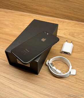 Apple iPhone 8 64GB Space Gray - 5