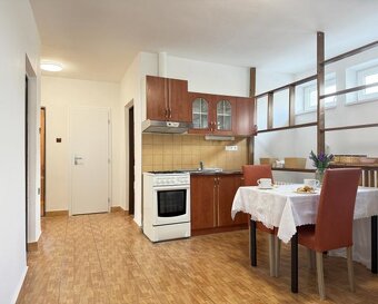 Na predaj RODINNÝ DOM v centre obce Konská - 5