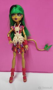 Monster High bábika Honey Swamp, Jinafire Long - 5
