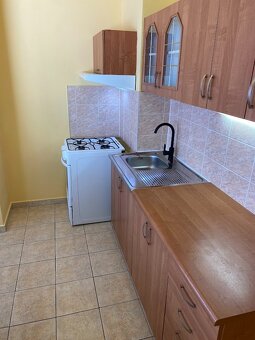 Predám 1-izb. zar. a prerobený byt na sídlisku Stred v PB - 5