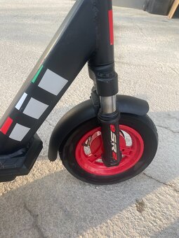 Aprilia eSR2 - 5