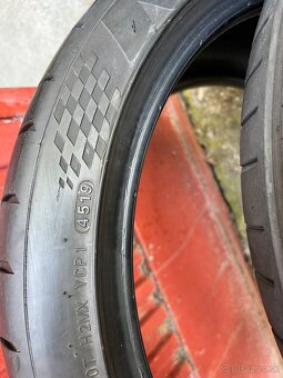 225/40ZR18 - 5