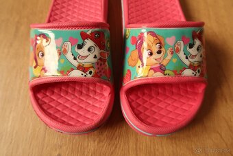 Dievčenské šľapky PAW PATROL SKYE č. 28 - TOP STAV - 5