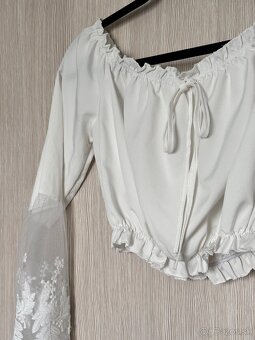 Predám elegantný biely crop-top - 5
