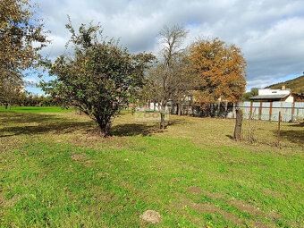 Bystré – slnečný, rovinatý pozemok s hosp. budovou, 872 m2 - 5