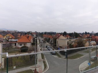 PRENÁJOM - 3 izbový byt v centre mesta s veľkou terasou - NI - 5