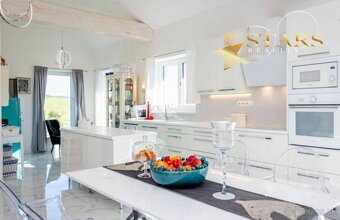 Predaj exkluzívnej rodinnej vily: Luxus a súkromie v srdci p - 5