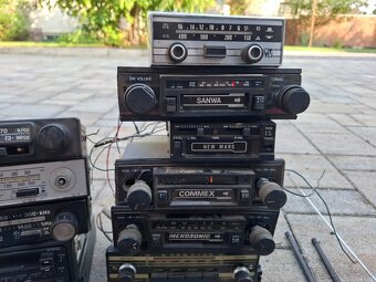 Staré autorádiá plus príslušenstvo retro - 5