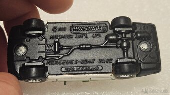 Matchbox Mercedes Benz 300E - 5