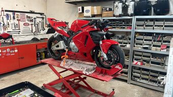 Honda CBR 600re - 5