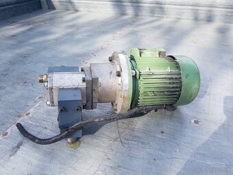 Elektromotor 1.1 kw s prevodovkou - 5