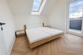 Bývaj tieto Vianoce v úplne novom mezonete. Prvý nájomca - 5