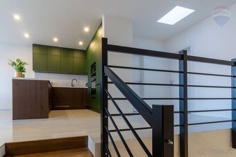 NA PREDAJ - mezonet 3 izb. byt+ terasa+garáž - REZERVOVANÉ - 5