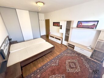 NA PREDAJ VEĽKÝ 1,5 IZB. BYT V CENTRE MESTA, 42M2, HURBANOVA - 5