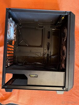 Predám PC skriňu GameMax Revolt - 5