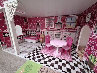 Drevený domček pre barbie s LED ,vytahom a smyklavkou - 5