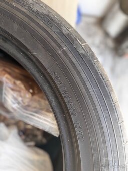 Predám letné pneu YOKOHAMA 235/55 R20 102V - 5