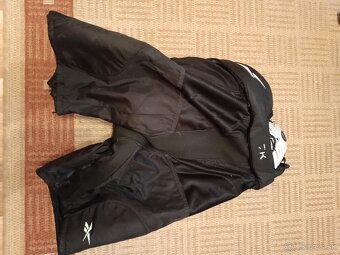 Predám Vestu reebok 10k,Gate reebok 7k,Lakte reebok 10k - 5
