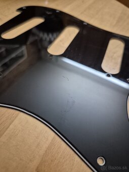 Original Fender USA pickguard - 5