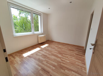 Na prenájom 4-izbový nezariadený byt po celkovej rekonštrukc - 5