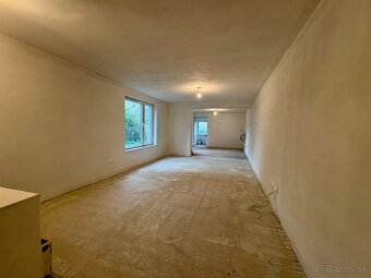 Tehlový dom nad Levicami – pokoj, priestor a potenciál. - 5