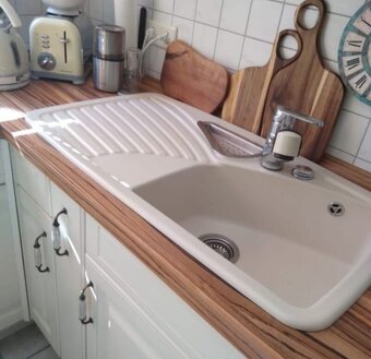 Venkovská krémová kuchyně se spotřebiči, 5882 - 5