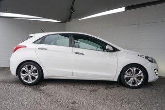 11- Hyundai, i30, 2014, benzín, 1.6i, 99kw - 5
