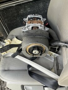 Rozpredám audi a4 b7 2.0tdi - 5