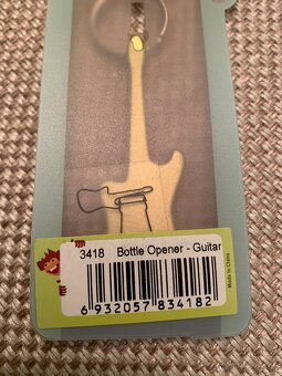 Predám PRE GITARISTOV milý darček-otvárak a prívesok GITARA - 5
