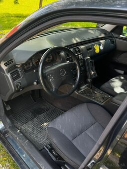 Mercedes Benz E200 - 5