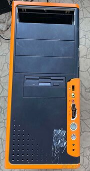 Predám starší herný pc i5 8 gb ram sdd 120 gb R9 200 3 gb gp - 5