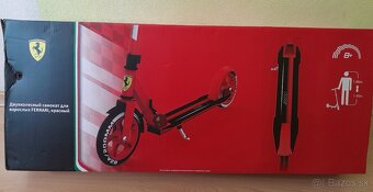 Kolobežka Ferrari a set chrániče a prilba - 5
