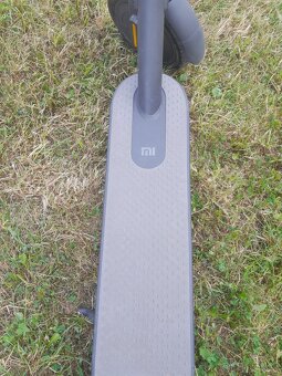 Elektrická kolobezka XIAOMI Mi Electric Scooter Essentia - 5