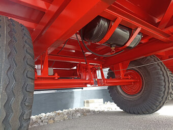 Vlečka - brzdený príves za traktor TERRAMAX T50.1 - 5