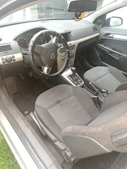 Opel astra H GTC - 5
