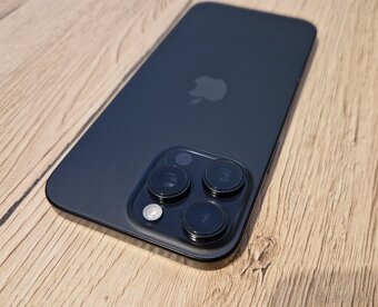 Apple iphone 16 pro max 256gb čierny titan - 5