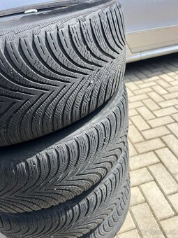 Predám zimné pneu Michelin 215/60 R 16 - 5