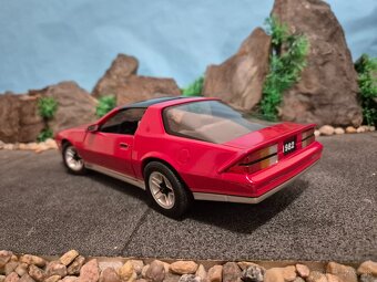 Prodám model 1:18 Chevrolet camaro 1982 - 5