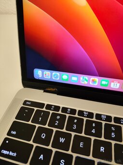 MacBook Pro 2017 | i5 • 8GB • 256GB SSD - 5