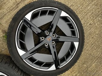 Kolesa Cupra Born 215/45 R20 - 5