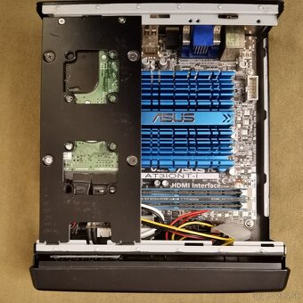 Predám mini-PC ASUS AT3IONT-I Intel Atom 330 1,60Hz 4GB RAM - 5