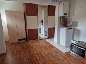 Ponúkame na predaj priestranný, viacgeneračný rodinný dom v - 5