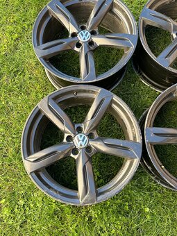 Predám sadu Audi R20 - 5