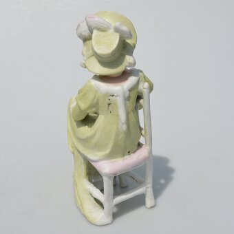 predané Starožitná porcelánová soška - Dáma na stoličke - 5