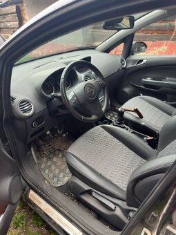Predám Opel Corsa r.v. 2011 6st. manuál 70kW - 5